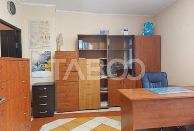 Cabinet medical de inchiriat 3 camere 50 mp mobilat central - 1