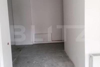 Spațiu comercial, de 690 mp, în Policlinica - 4