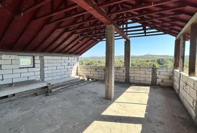 Casă cu 4 camere în Sutești