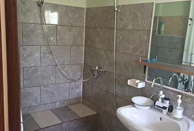 Casă cu 3 camere în Central - 2