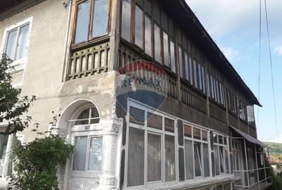 Casă cu 6 camere în Central
