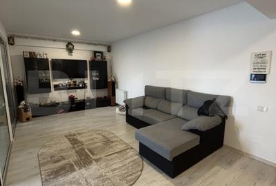 Apartament cu 3 camere semidecomandat, mobilat în Triaj