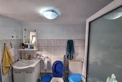 Casă cu 4 camere cu Canalizare în Central - 1