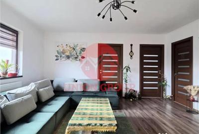 Casă cu 4 camere cu Teren 690 Mp în Corbu - 1