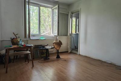 Apartament cu 3 camere decomandat în Giurgiului