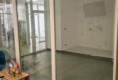 Spațiu comercial, de 70 mp, în Central - 3