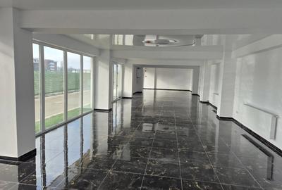 Spațiu comercial, de 131 mp, în Central - 3