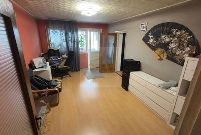 Apartament cu 3 camere semidecomandat în Giulești - 1