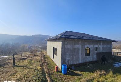 Casă cu 4 camere cu Canalizare în Boțești - 16