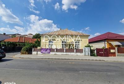 Casă cu 4 camere decomandat cu Teren 714 Mp în Central