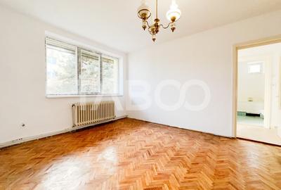 De vanzare apartament cu 2 camere in cartierul Gruia langa Stadion - 1