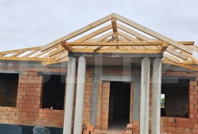 Casă cu 4 camere cu Teren 500 Mp în Central - 1