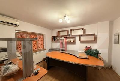 Apartament cu 4 camere decomandat în Rovine - 2