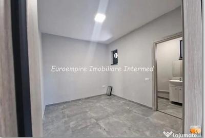 Spațiu comercial, de 44 mp, în Trocadero - 2