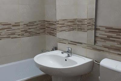 Vand apartament 2 camere Central BlV Independentei colt Scolilor - 1