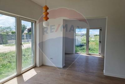 Casa / Vila - 132,5 mp  , teren - 264 mp  / zona Carcea - 9