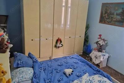 Se vinde .Apartament 3 camere - 6