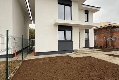 Casă cu 4 camere în Sânmartin