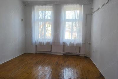 Casă cu 2 camere cu Teren 15 Mp în Unirii - 20