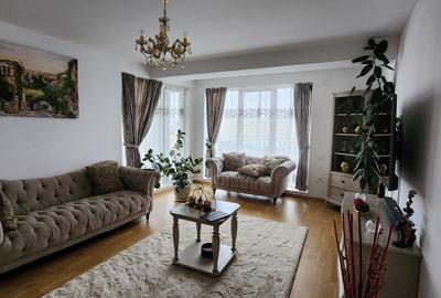 Apartament cu 3 camere decomandat, mobilat în Cetatea