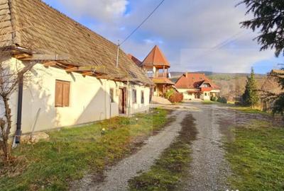 Casă cu 16 camere cu Teren 1663 Mp în Bicfalău