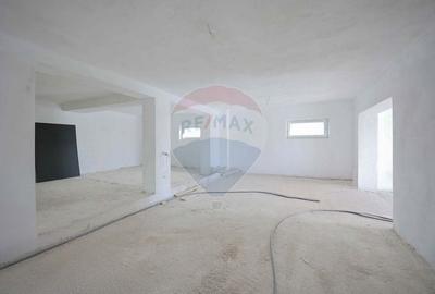 Casă cu 18 camere cu Teren 1859 Mp în Sânmartin - 8