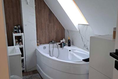 Apartament cu 3 camere semidecomandat, mobilat în Florești - 9
