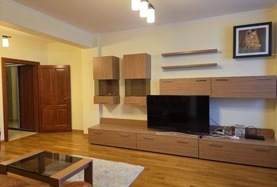 Apartament cu 3 camere semidecomandat, mobilat în Calea Victoriei