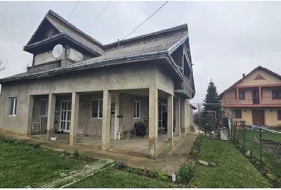 Casă cu 4 camere în Butea