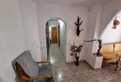 ARADULUI - ETAJ 3 - BLOC IZOLAT - 3 camere - decomandat - centrala proprie - cli - 8