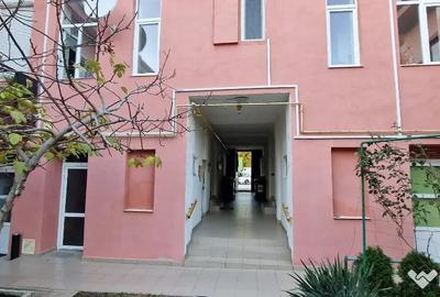 Apartament cu 3 camere decomandat în Spitalul Județean - 4