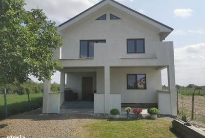 Casă cu 4 camere în Lămotești - 2