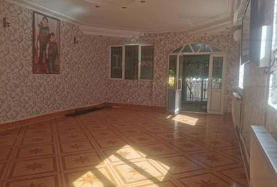 Casă cu 5 camere cu Canalizare în Central - 5