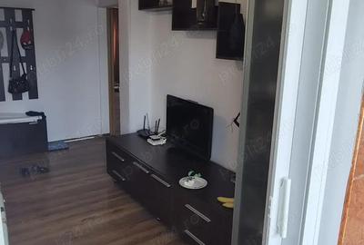 Apartament 2 camere transformat in 3 camere, zona Biserica Noua, decomandat, etaj 3 - 8