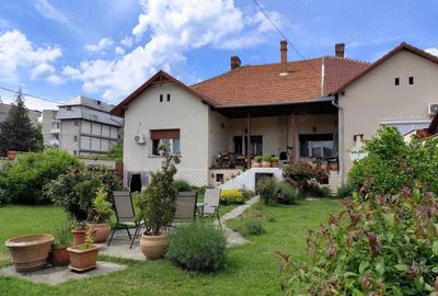 Casă cu 4 camere cu Teren 586 Mp în Central