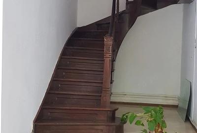 Spațiu comercial, de 150 mp, în Central - 3