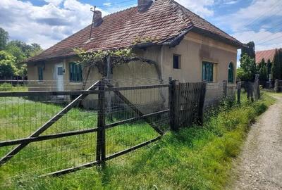 Casă cu 4 camere cu Teren 940 Mp în Stâlpeni
