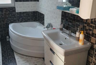 Apartament cu 3 camere semidecomandat în Central - 4
