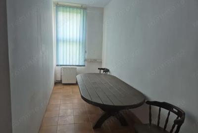 Spațiu comercial, de 1,800 mp, în Central - 5