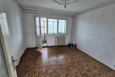 Apartament cu 3 camere semidecomandat în Micro I - 7