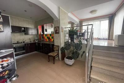 Casă cu 8 camere cu Teren 200 Mp în Antiaeriană - 2