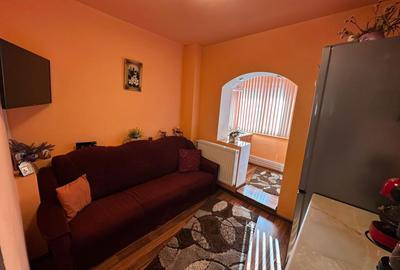 Apartament cu 3 camere decomandat în Sărari - 3