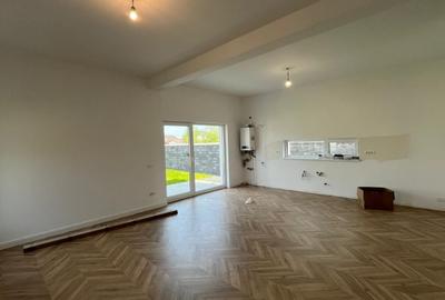 Duplex cu 3 camere cu Canalizare în Moșnița Nouă - 3