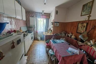 Apartament cu 3 camere decomandat, mobilat în Zorilor