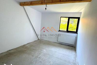 Casă cu 5 camere decomandat cu Teren 304 Mp în Poiana - 4