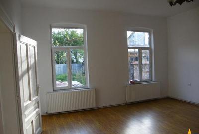 Casa pretabila locuinta sau birou, Central, Brasov