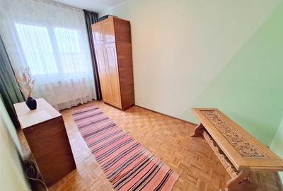 Apartament 3 camere de vanzare  Centru, Str. 9 Mai - 7
