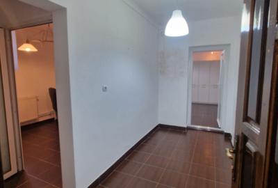 Apartament cu 2 camere decomandat în Central - 2