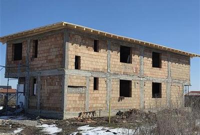 Duplex cu 4 camere cu Canalizare în Stupini - 2