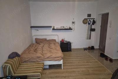 Garsonieră decomandată în Central